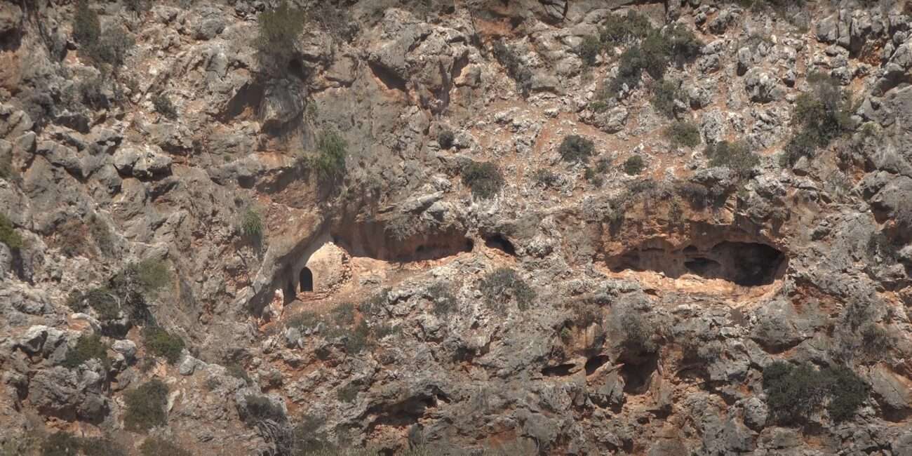 Katholiko Monastery: Hermit caves and cells