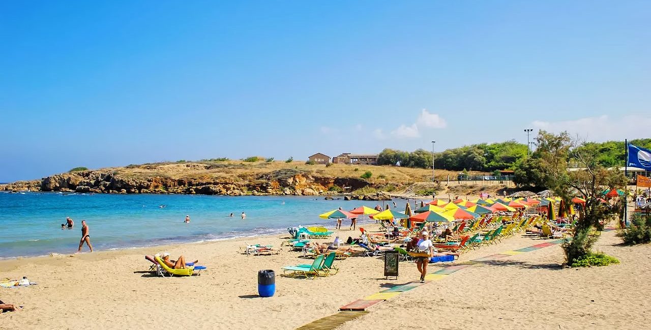 Iguana Beach is full with people enjoying a day at the beach