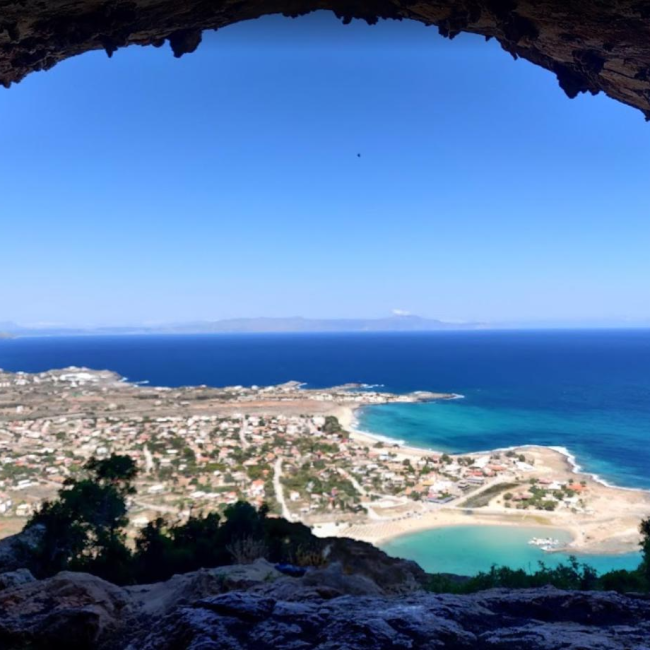 Stavros Beach: Exploring caves