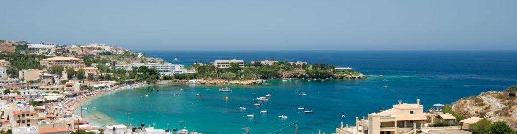 Agia Pelagia Beach: Panoramic view of Agia Pelagia and the inlet