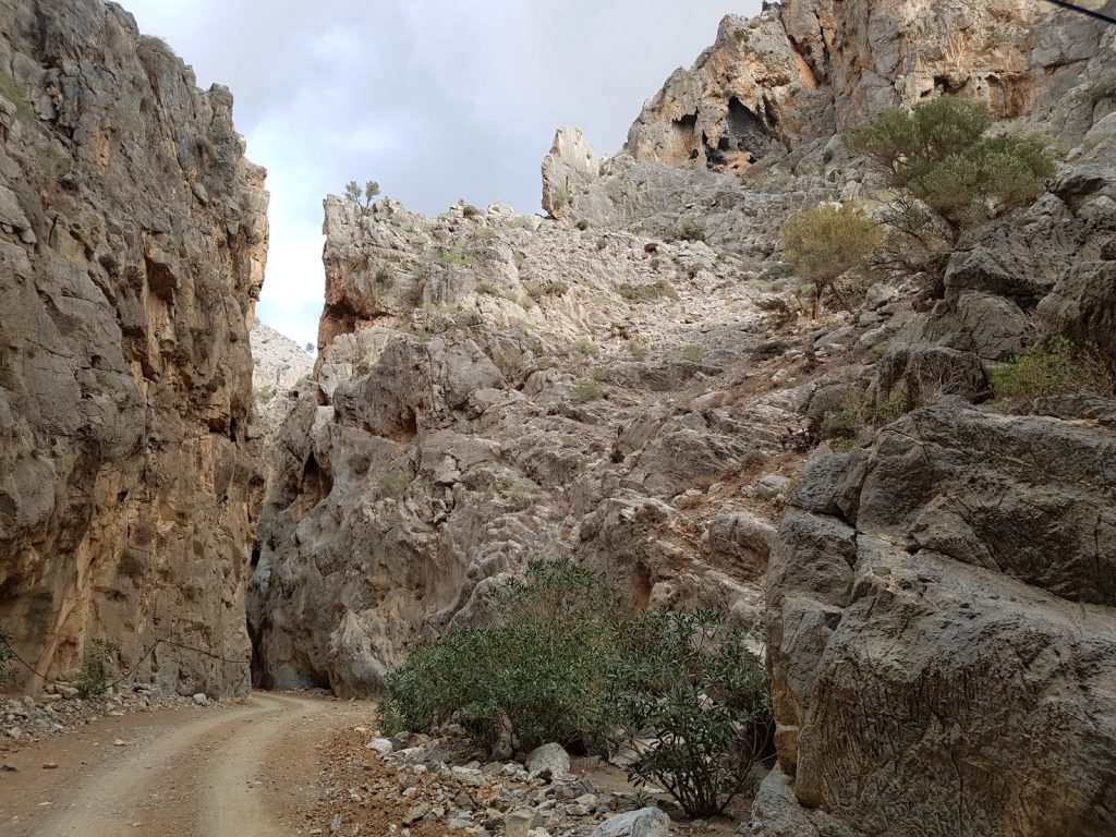 Agiofarago Gorge: Trail in the gorge