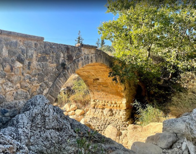 Neraidospilios: Astrakian arch bridge, a nearby attraction