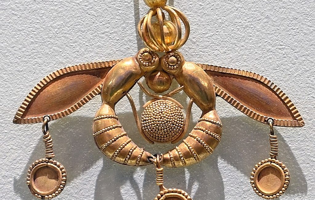 The Archaeological Museum of Heraklion: Malia Bee Pendant