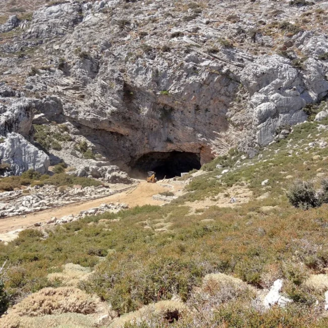 Ideon Cave: Arriving to the cave