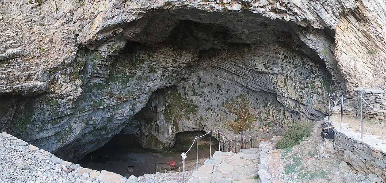 Ideon Cave: The Altar near the entrance