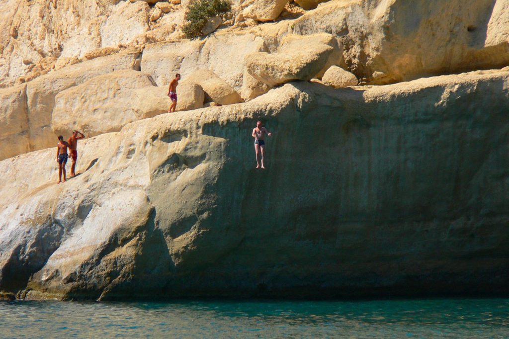 Matala Beach: Cliff Diving