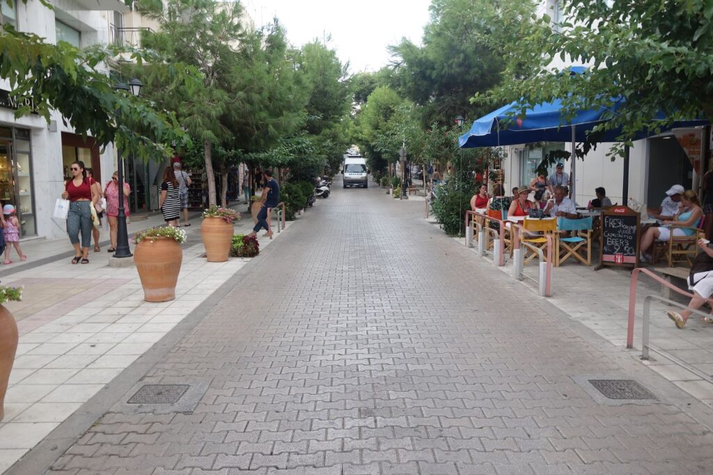 Agios Nikolaos: Cobbled Street