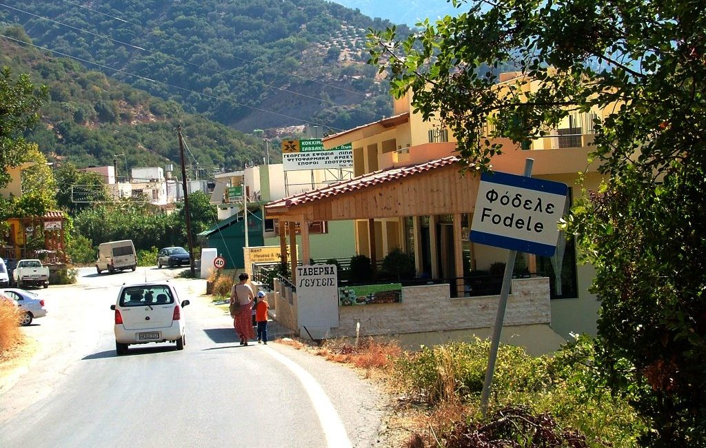 Fodele Village: Entrance to the village