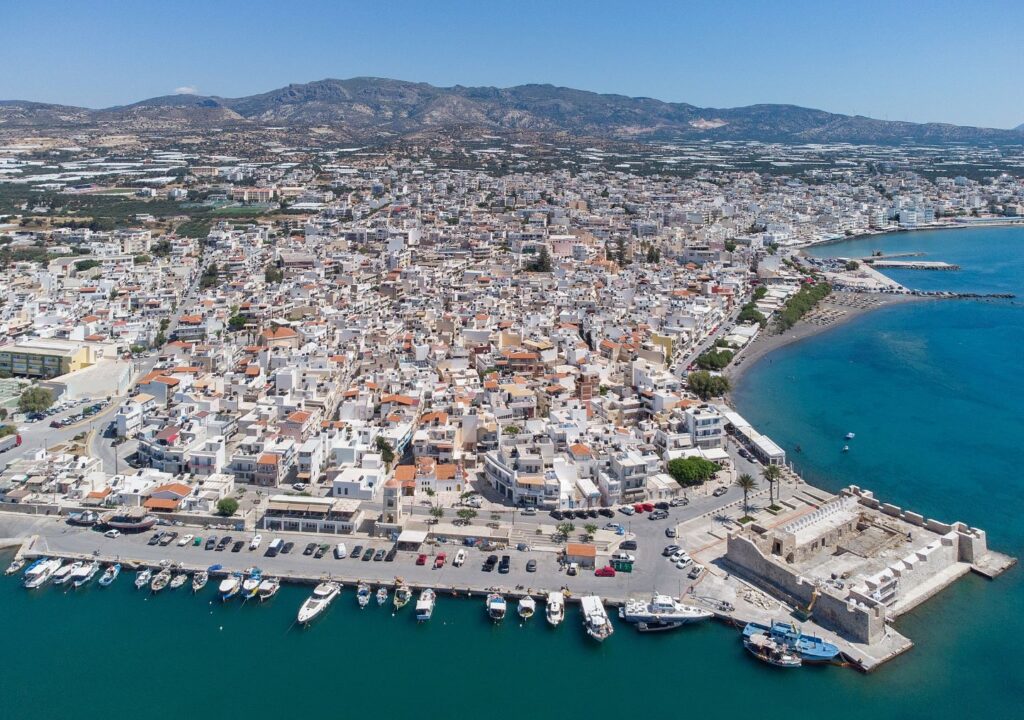 Ierapetra: Panoramic view of the port and Venetian Fortress