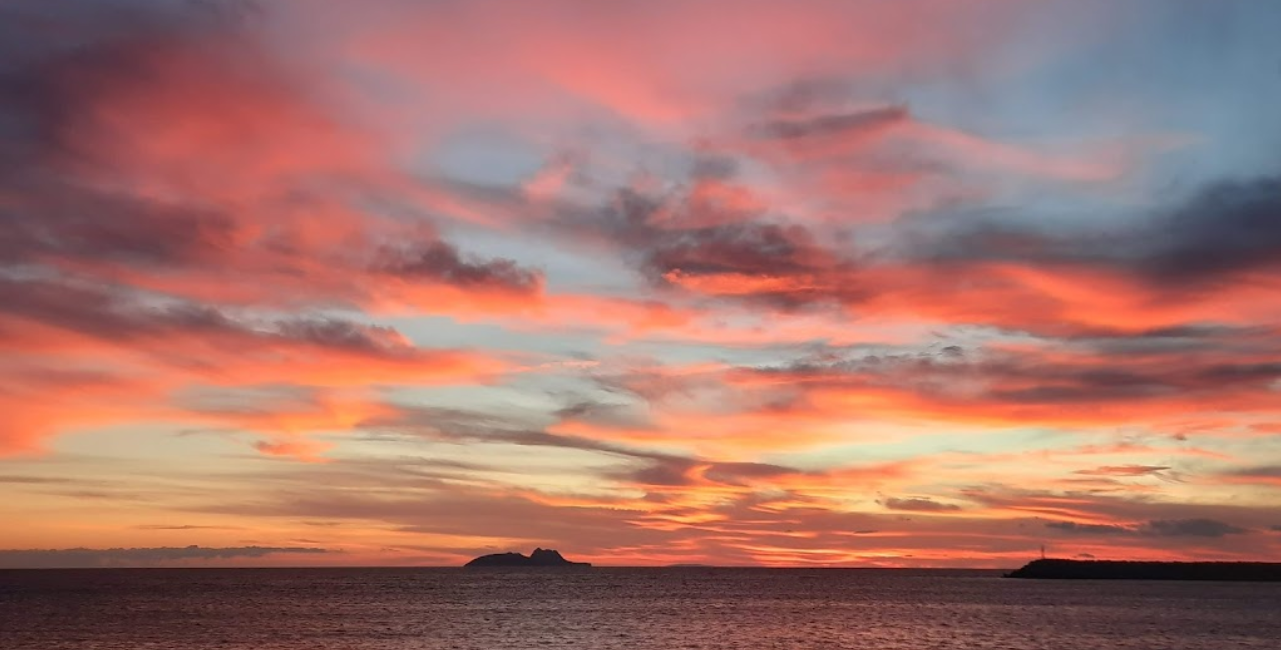 Kokkinos Pyrgos Beach: Stunning reddish sky after sunset