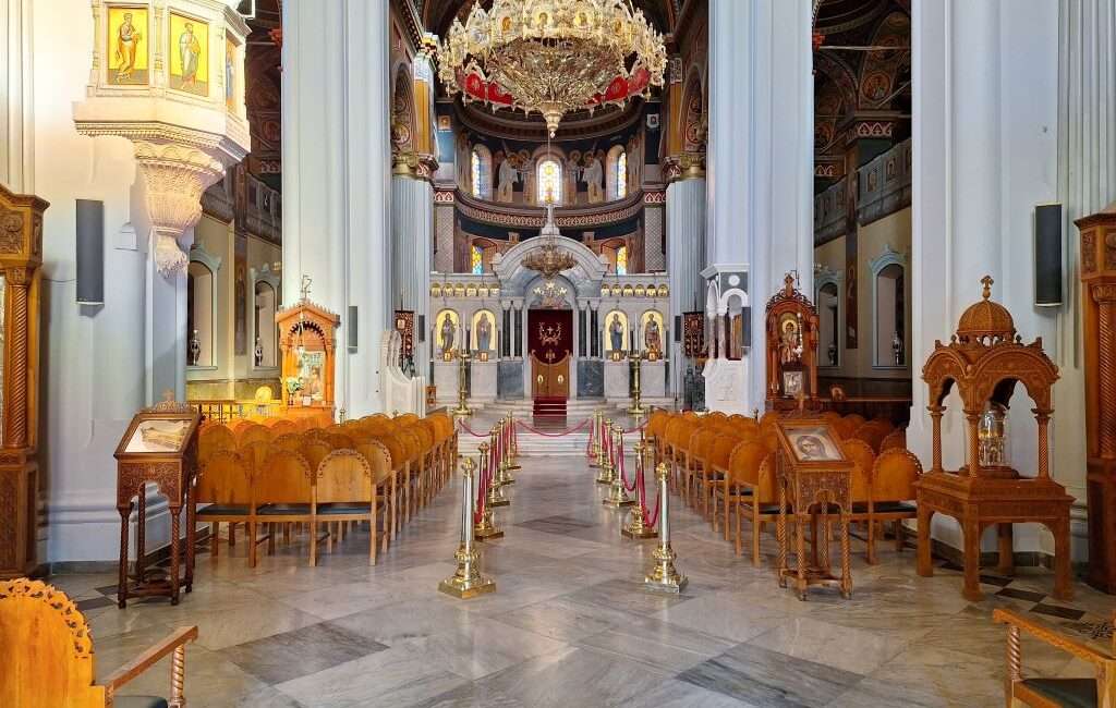 Saint Minas Cathedral: Interior from the entrance