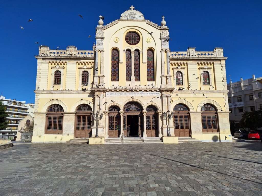 Saint Minas Cathedral: Facade