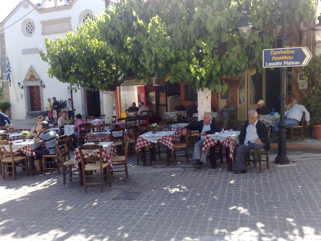 Mochos Village: Local taverna on the main square