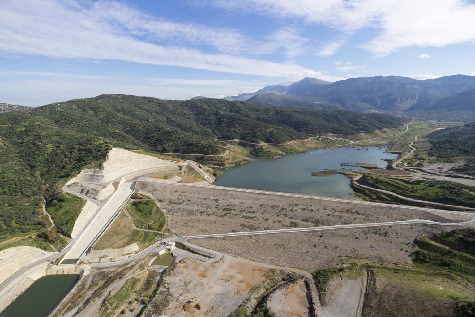 Sfendyli Aposelemis: Panoramic view of the Aposelemis Dam project, fully factional