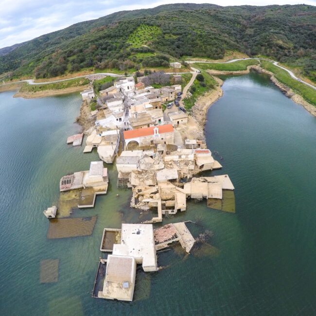 Sfendyli: half submerged under the waters of Aposelemis artificial lake