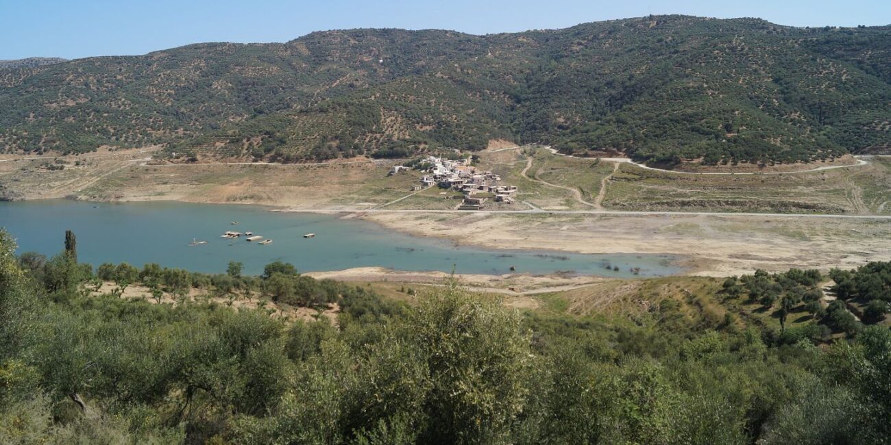 Sfendyli Village and Aposelemis reservoir