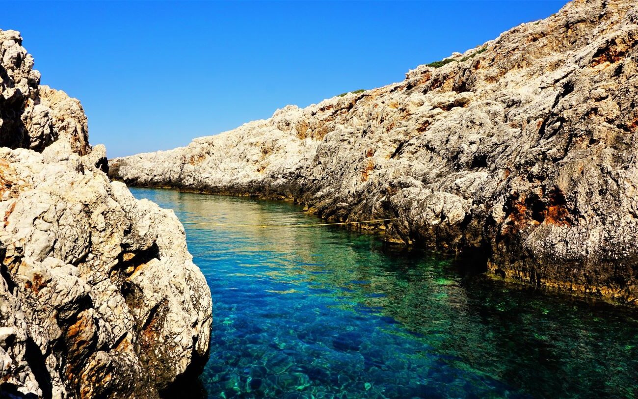 Katholiko Monastery: cove of Katholiko