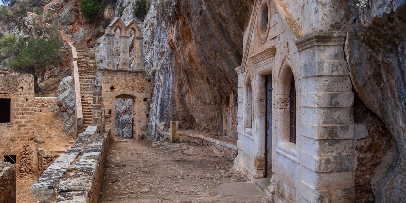 Katholiko Monastery: The cavernous Saint John Hermit chapel