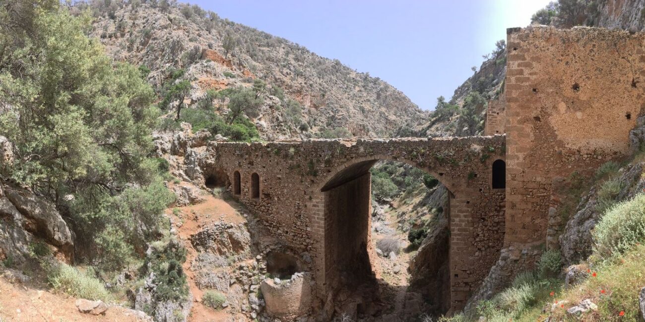 Katholiko Monastery: The Arched Bridge