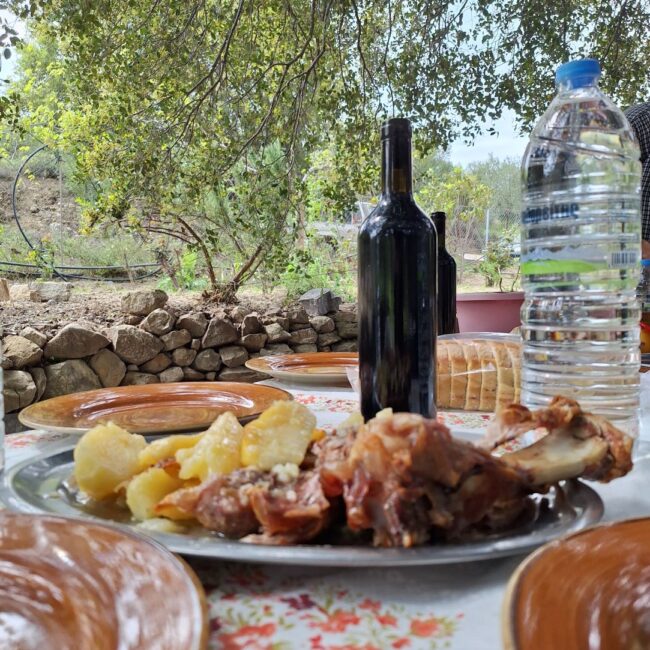 Cretan Experiences Emparos Village: The meal with traditional services