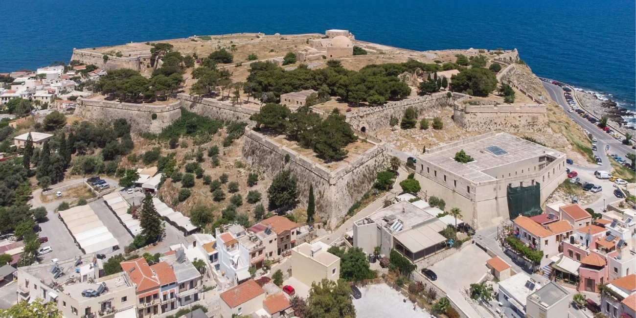 Fortezza: Panoramic view showing the pentagonal turkish fort