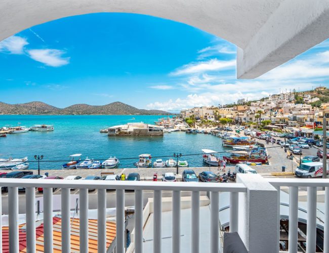 Kalypso Suites Hotel: Afroditi Premium Suite, Balcony overlooking the Elounda port