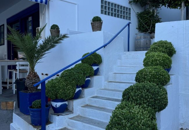 Loutro: The whitewashed building of Loutro