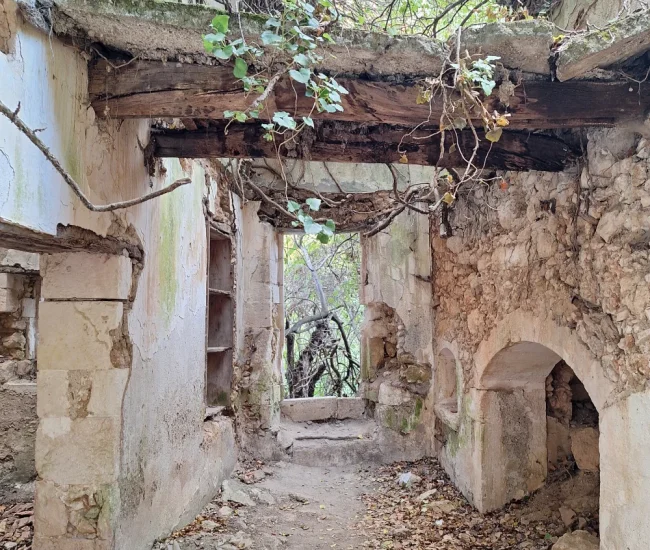 Mili Gorge: Residential remnants in Ano Mili Neighborhood