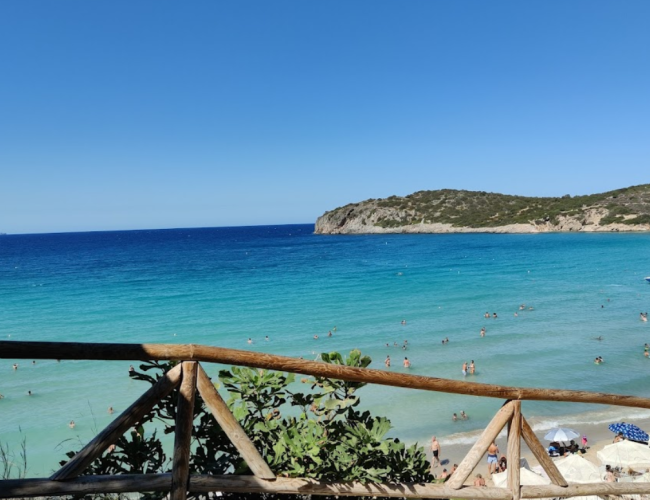 Voulisma Beach: Steps leading to the beach